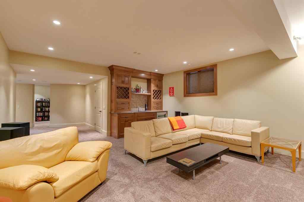 MLS® A2254166 - 2609 7 Avenue NW in West Hillhurst Calgary, Residential