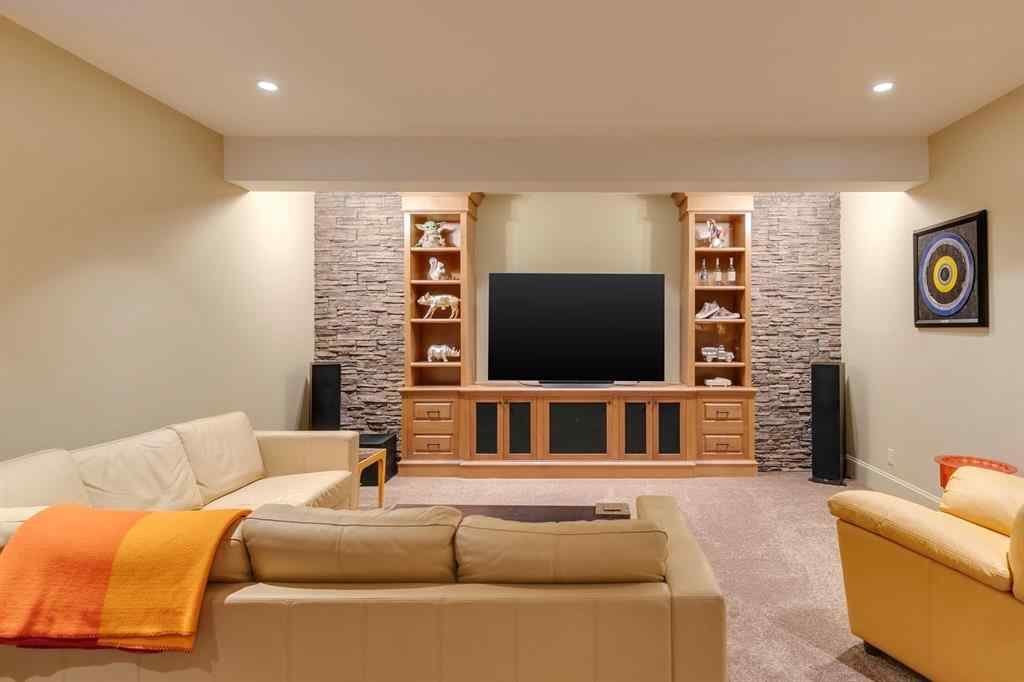 MLS® A2254166 - 2609 7 Avenue NW in West Hillhurst Calgary, Residential