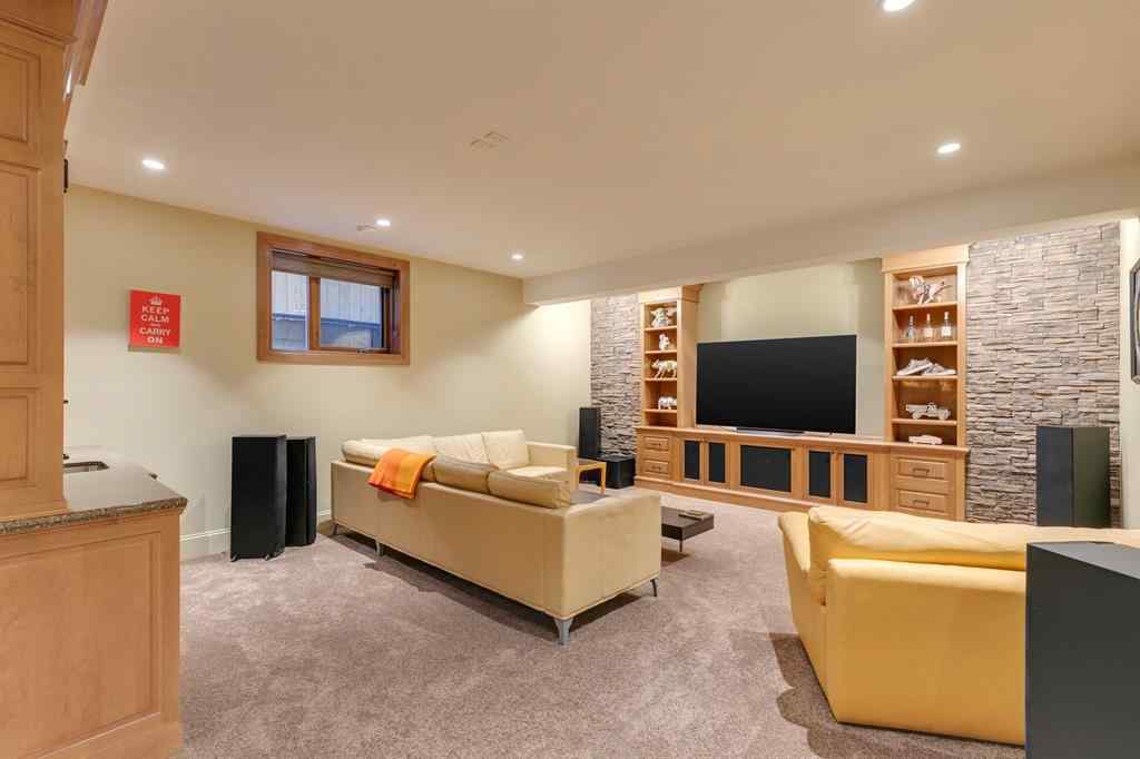 MLS® A2254166 - 2609 7 Avenue NW in West Hillhurst Calgary, Residential
