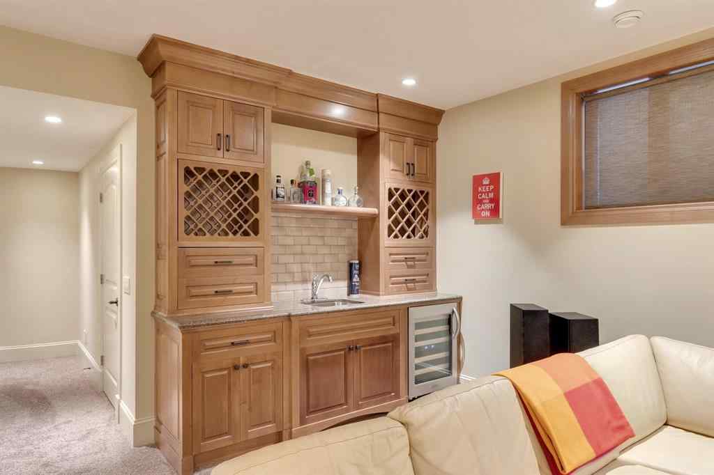 MLS® A2254166 - 2609 7 Avenue NW in West Hillhurst Calgary, Residential