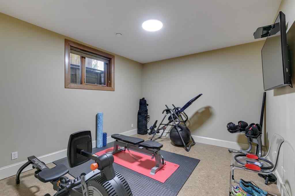 MLS® A2254166 - 2609 7 Avenue NW in West Hillhurst Calgary, Residential