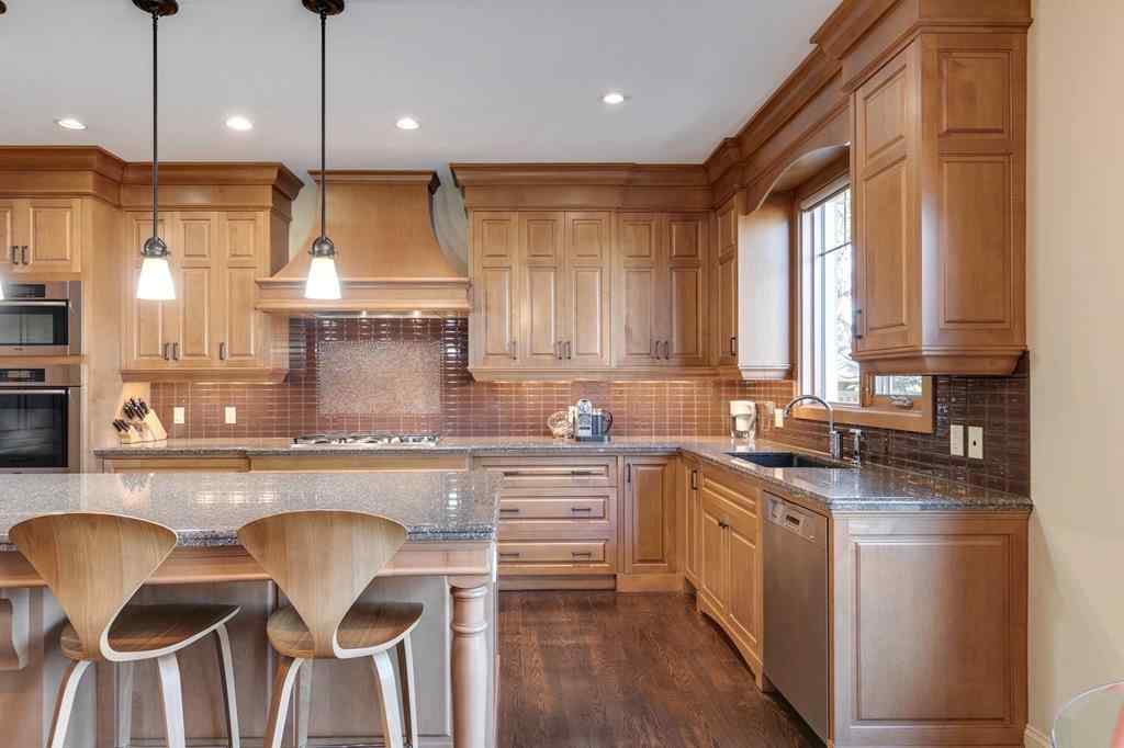 MLS® A2254166 - 2609 7 Avenue NW in West Hillhurst Calgary, Residential