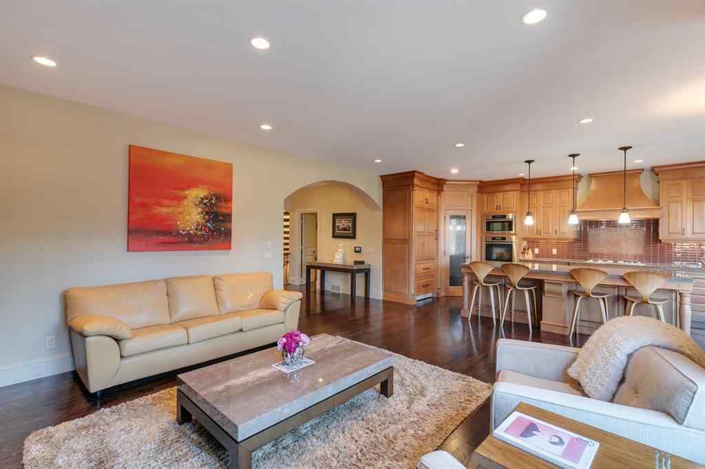 MLS® A2254166 - 2609 7 Avenue NW in West Hillhurst Calgary, Residential