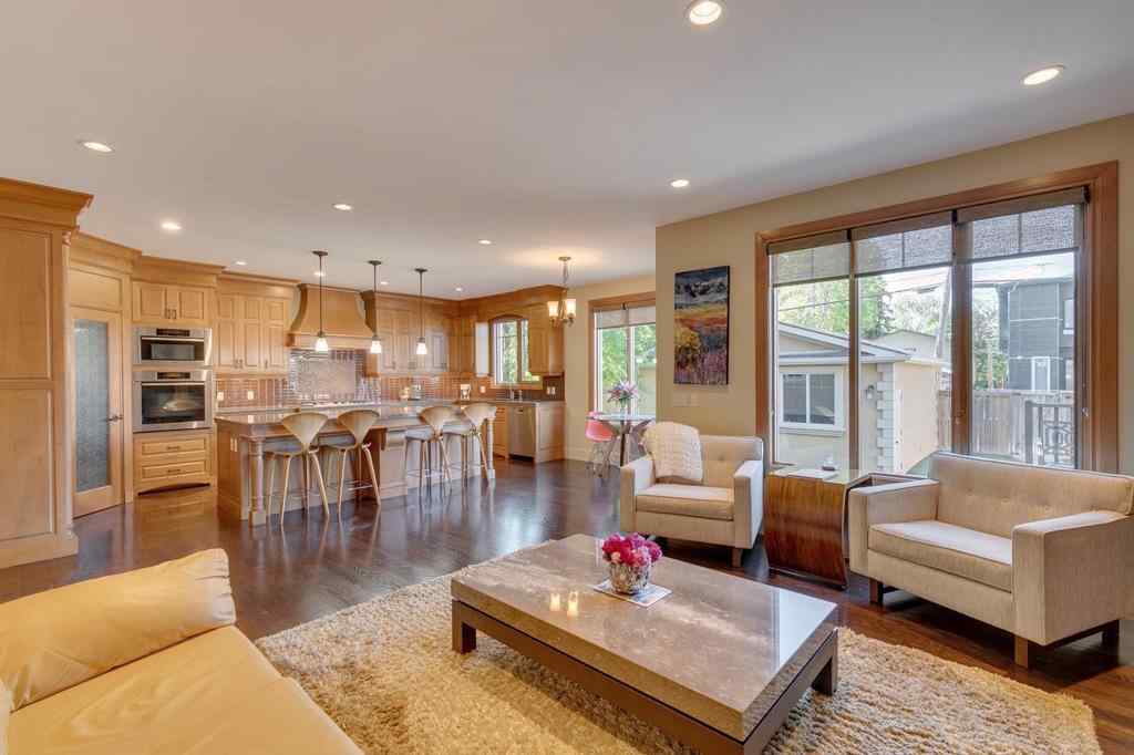 MLS® A2254166 - 2609 7 Avenue NW in West Hillhurst Calgary, Residential