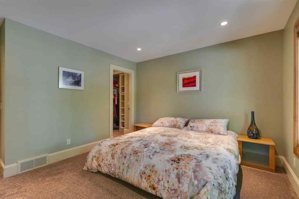 MLS® A2254166 - 2609 7 Avenue NW in West Hillhurst Calgary, Residential