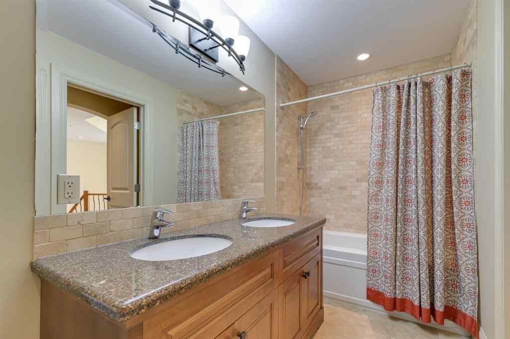 MLS® A2254166 - 2609 7 Avenue NW in West Hillhurst Calgary, Residential