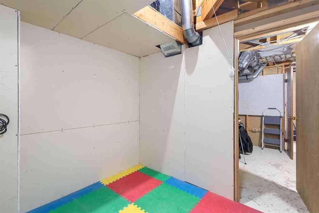 MLS® A2254169 - 62 Beacham Way NW in Beddington Heights Calgary, Residential