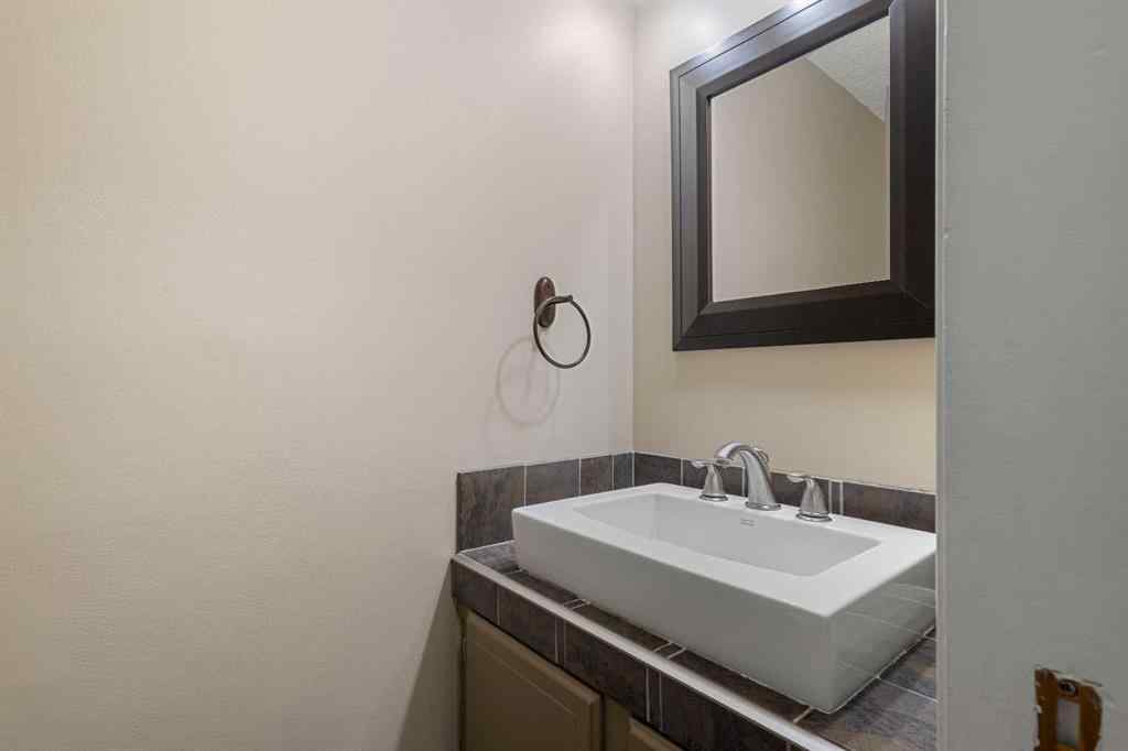 MLS® A2254169 - 62 Beacham Way NW in Beddington Heights Calgary, Residential