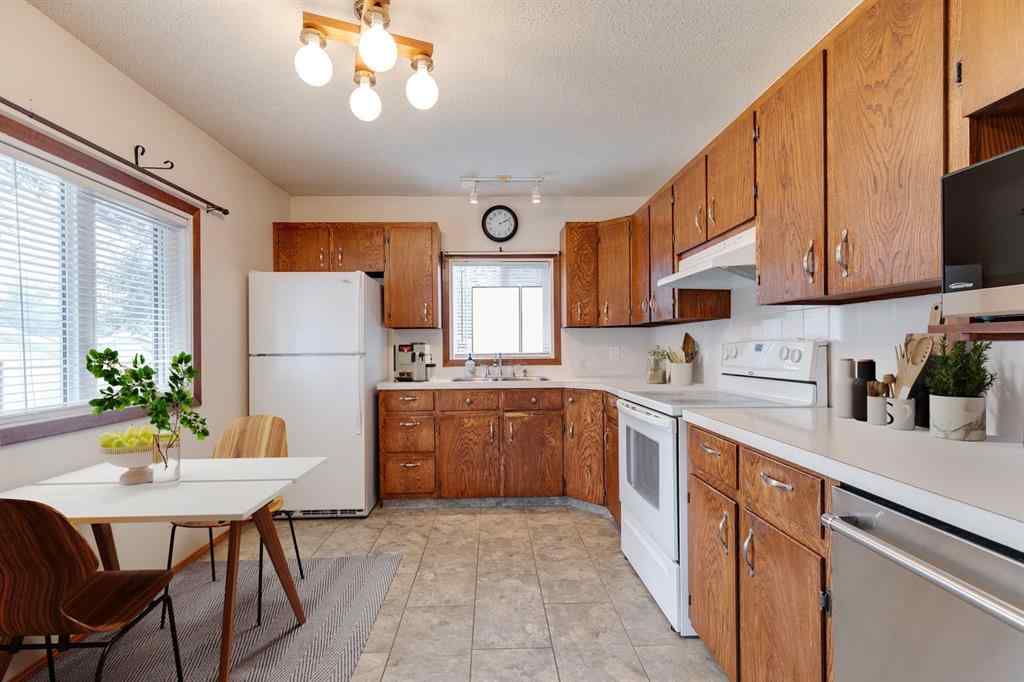 MLS® A2254173 - 429 3 Avenue NE in The Village Airdrie, Residential
