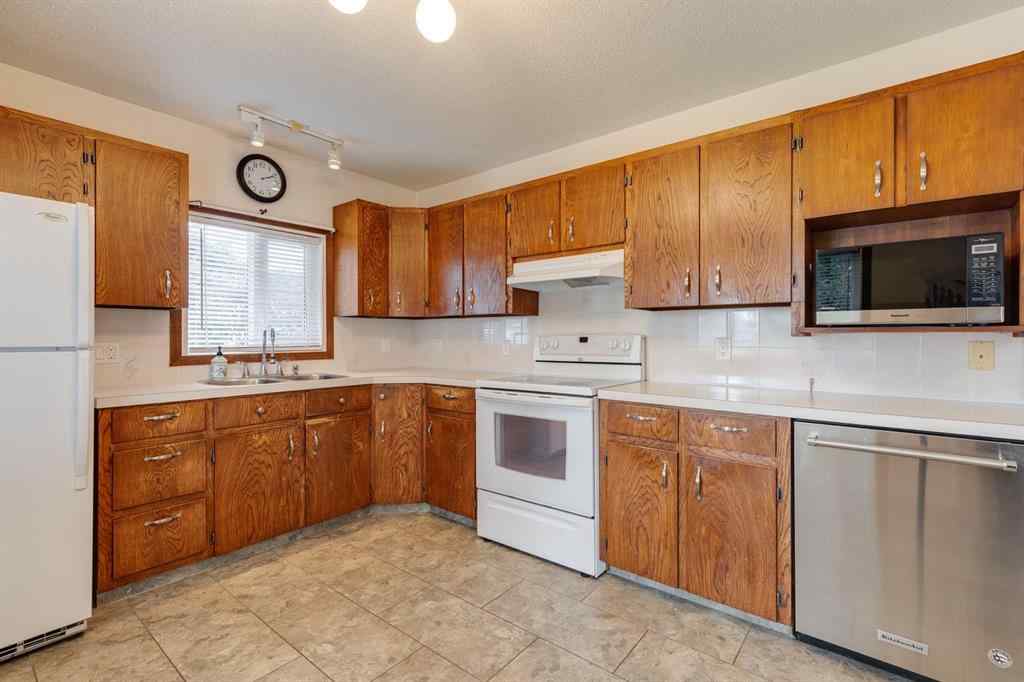 MLS® A2254173 - 429 3 Avenue NE in The Village Airdrie, Residential