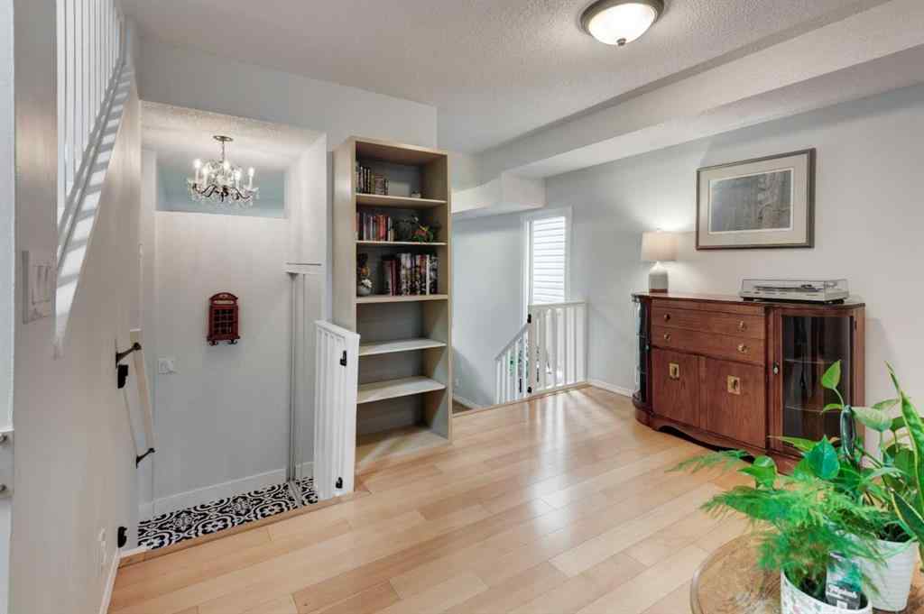 MLS® A2254184 - 3115 43 Street SW in Glenbrook Calgary, Residential