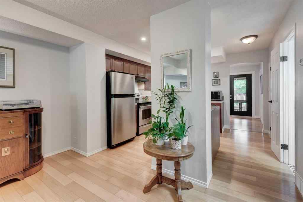 MLS® A2254184 - 3115 43 Street SW in Glenbrook Calgary, Residential