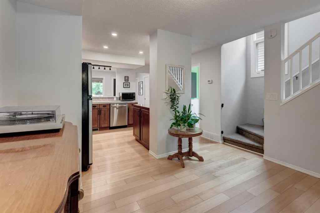 MLS® A2254184 - 3115 43 Street SW in Glenbrook Calgary, Residential