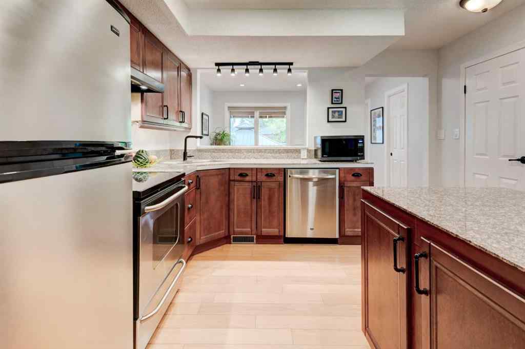 MLS® A2254184 - 3115 43 Street SW in Glenbrook Calgary, Residential