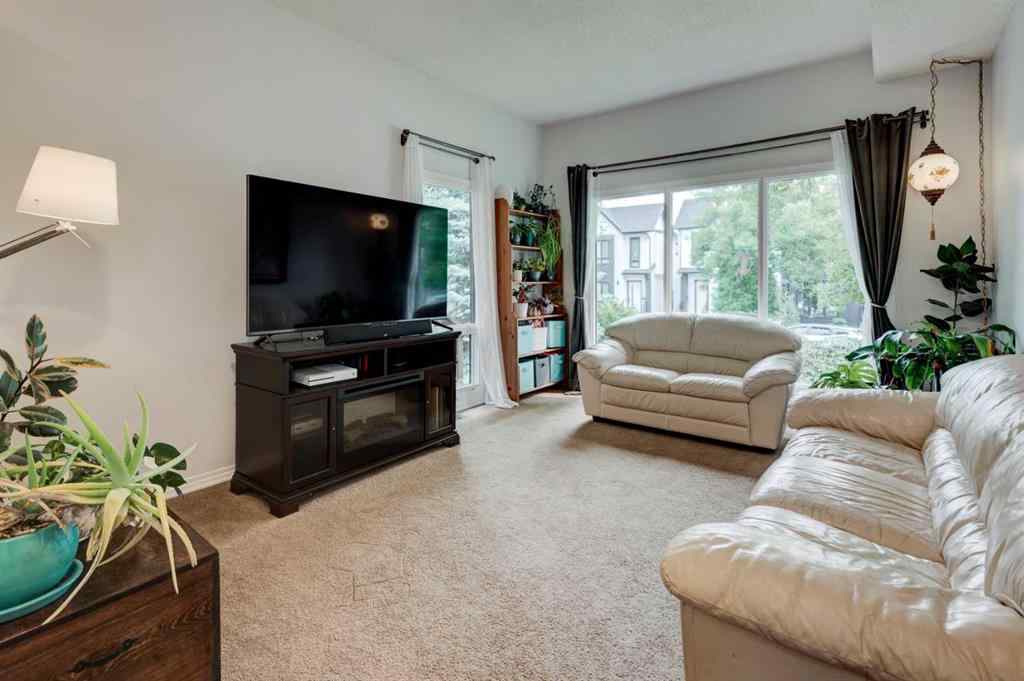 MLS® A2254184 - 3115 43 Street SW in Glenbrook Calgary, Residential
