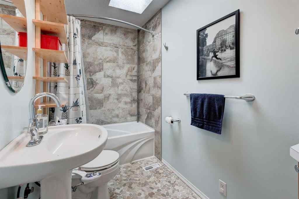MLS® A2254184 - 3115 43 Street SW in Glenbrook Calgary, Residential