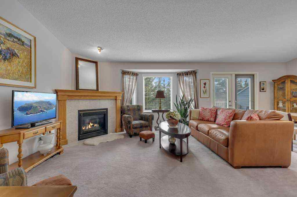 MLS® A2254188 - 180 Valley Ridge Heights NW in Valley Ridge Calgary, Residential