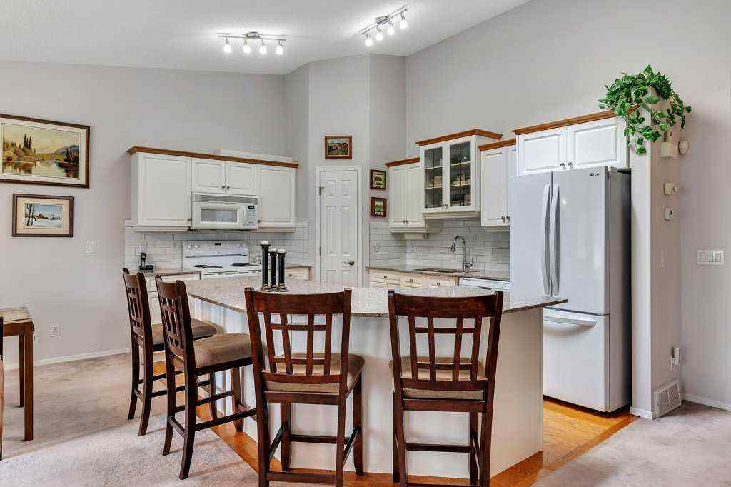 MLS® A2254188 - 180 Valley Ridge Heights NW in Valley Ridge Calgary, Residential