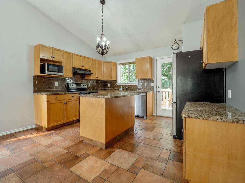 MLS® A2254200 - 11 Rivercrest Court W in Riverstone Lethbridge, Residential