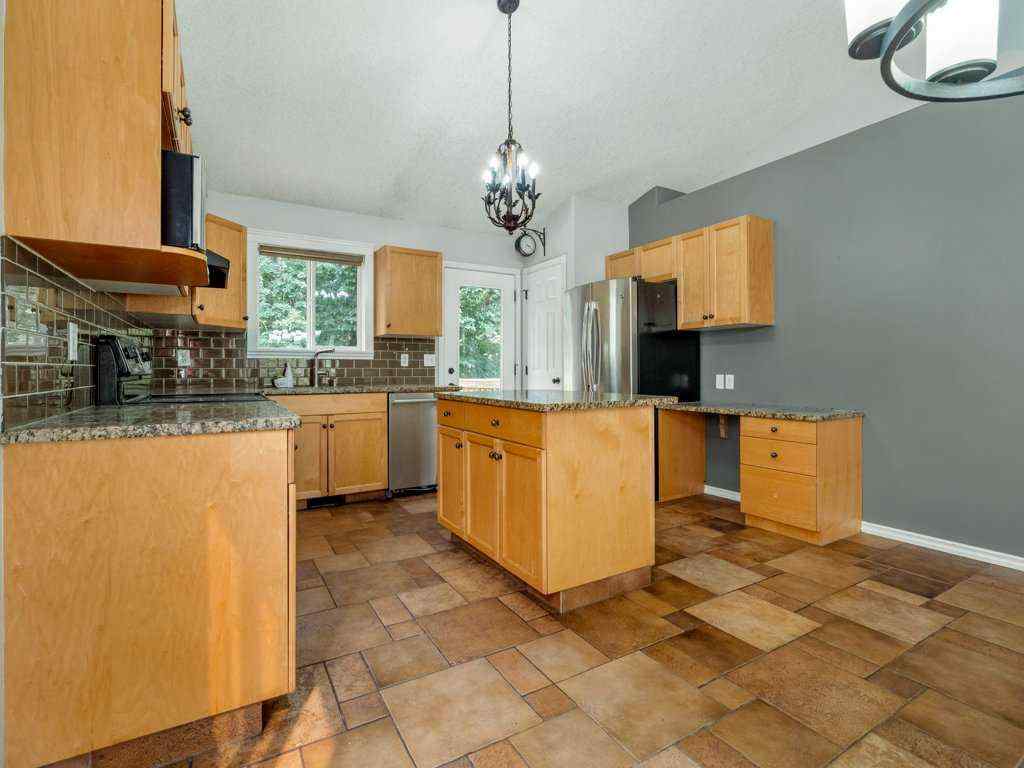MLS® A2254200 - 11 Rivercrest Court W in Riverstone Lethbridge, Residential