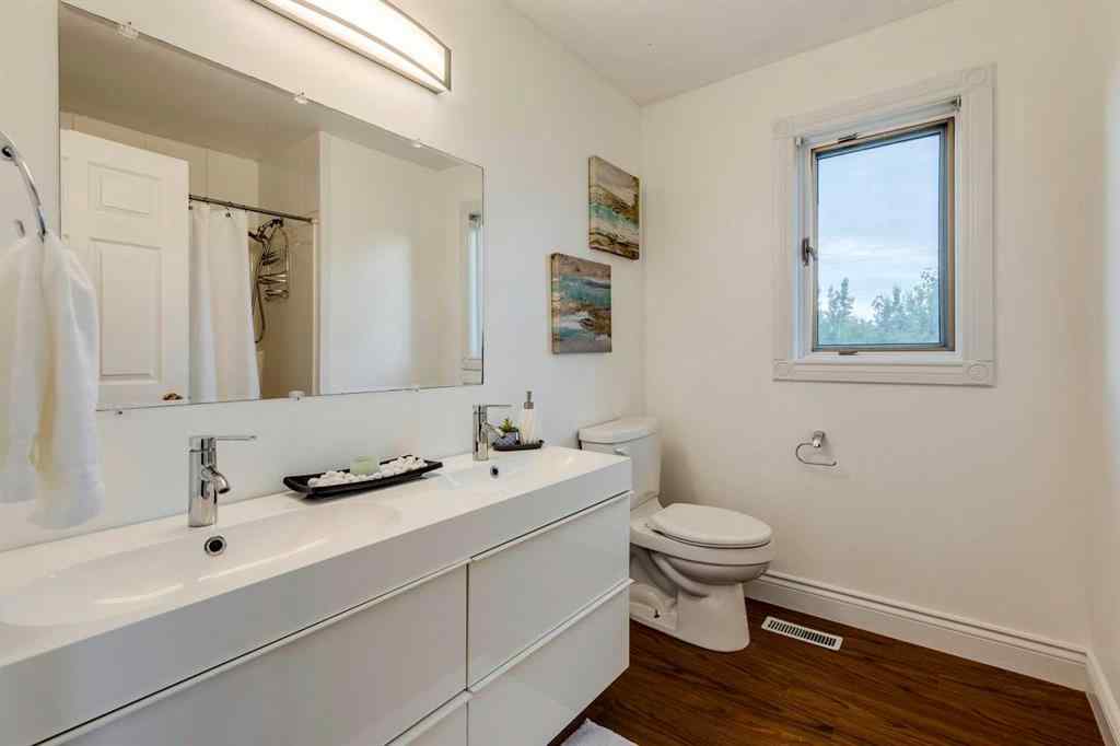 MLS® A2254201 - 263025 16 Street W in DeWinton Heights Rural Foothills County, Residential