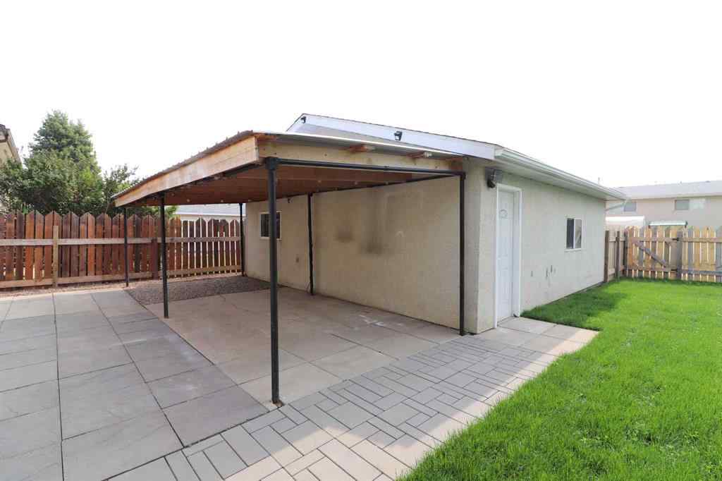 MLS® A2254217 - 35 Ewart Crescent SE in Ross Glen Medicine Hat, Residential
