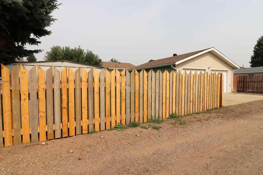 MLS® A2254217 - 35 Ewart Crescent SE in Ross Glen Medicine Hat, Residential