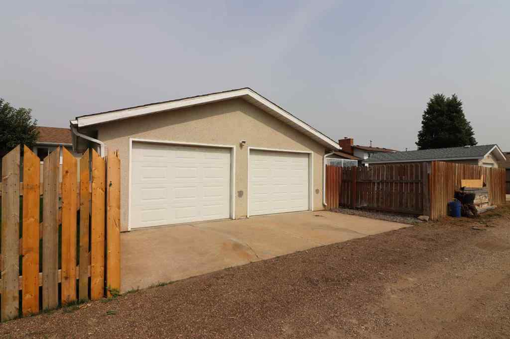 MLS® A2254217 - 35 Ewart Crescent SE in Ross Glen Medicine Hat, Residential