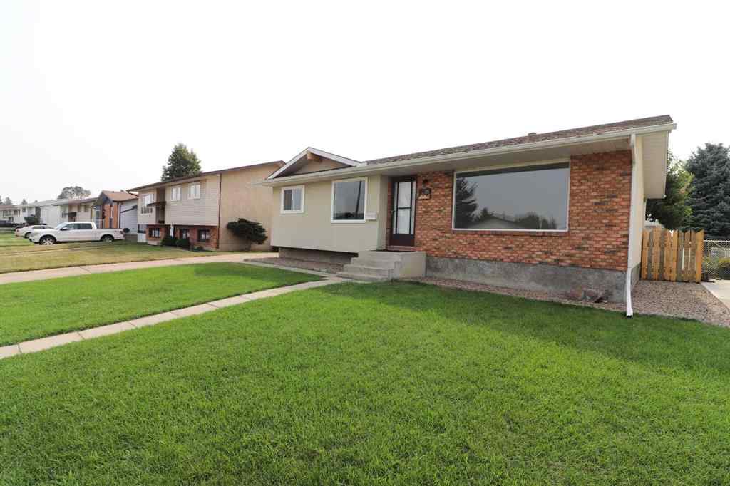 MLS® A2254217 - 35 Ewart Crescent SE in Ross Glen Medicine Hat, Residential