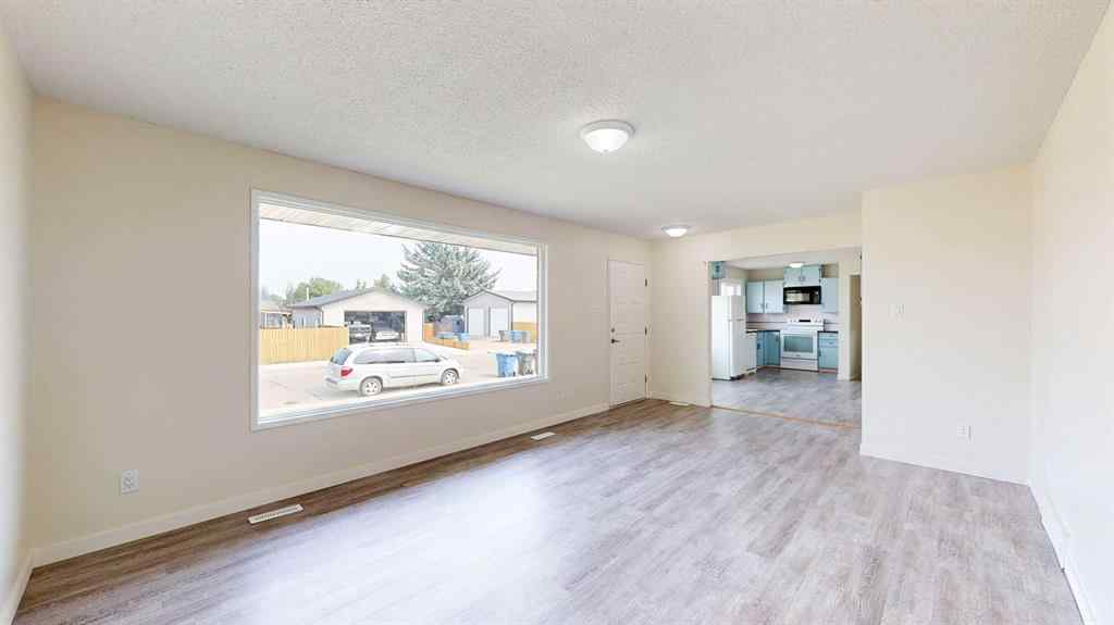MLS® A2254217 - 35 Ewart Crescent SE in Ross Glen Medicine Hat, Residential