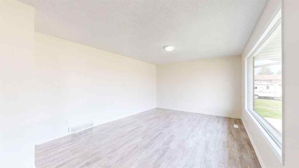 MLS® A2254217 - 35 Ewart Crescent SE in Ross Glen Medicine Hat, Residential