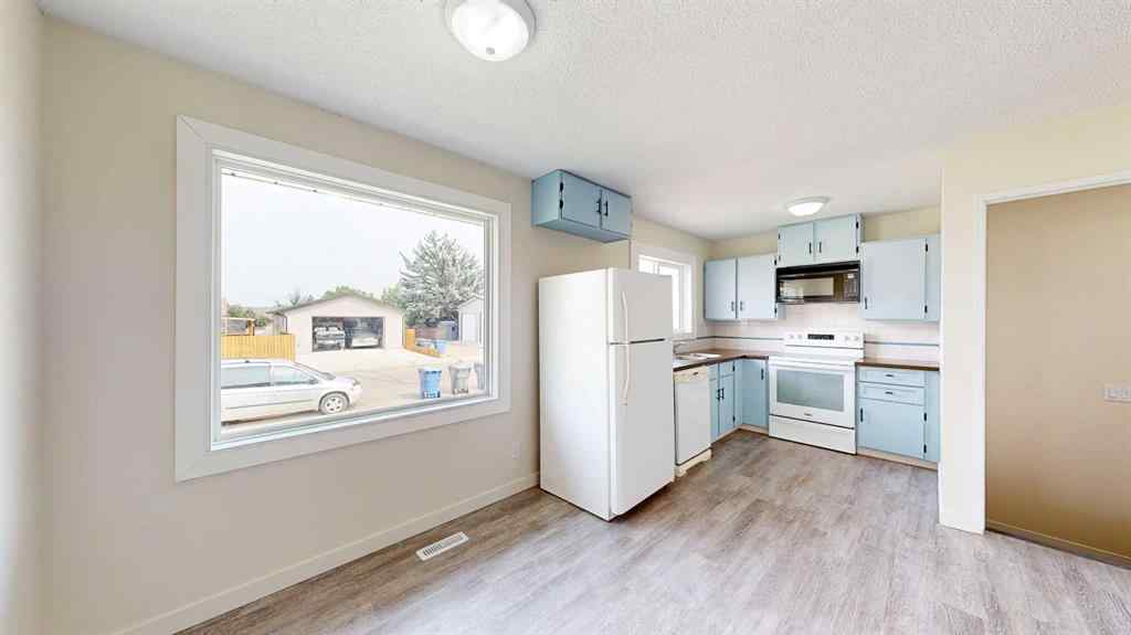 MLS® A2254217 - 35 Ewart Crescent SE in Ross Glen Medicine Hat, Residential