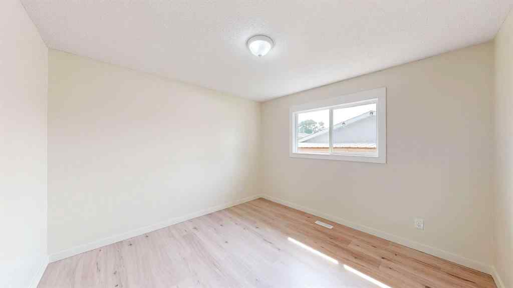 MLS® A2254217 - 35 Ewart Crescent SE in Ross Glen Medicine Hat, Residential