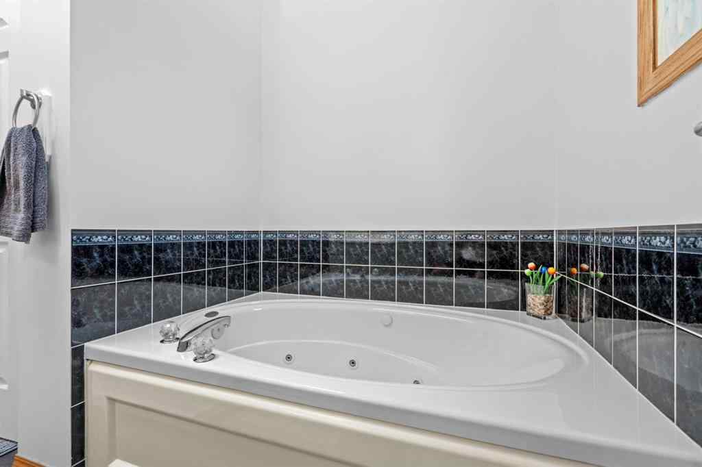 MLS® A2254223 - 39 Arbour Wood Close NW in Arbour Lake Calgary, Residential