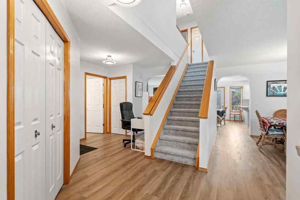 MLS® A2254223 - 39 Arbour Wood Close NW in Arbour Lake Calgary, Residential