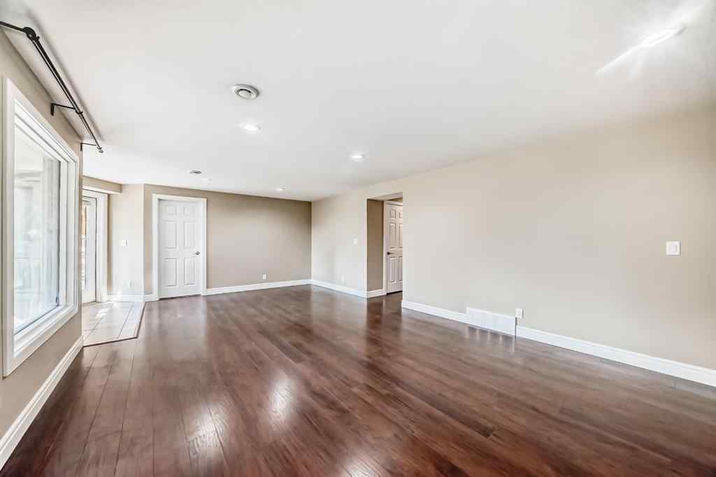 MLS® A2254234 - 118 Signature Close SW in Signal Hill Calgary, Residential