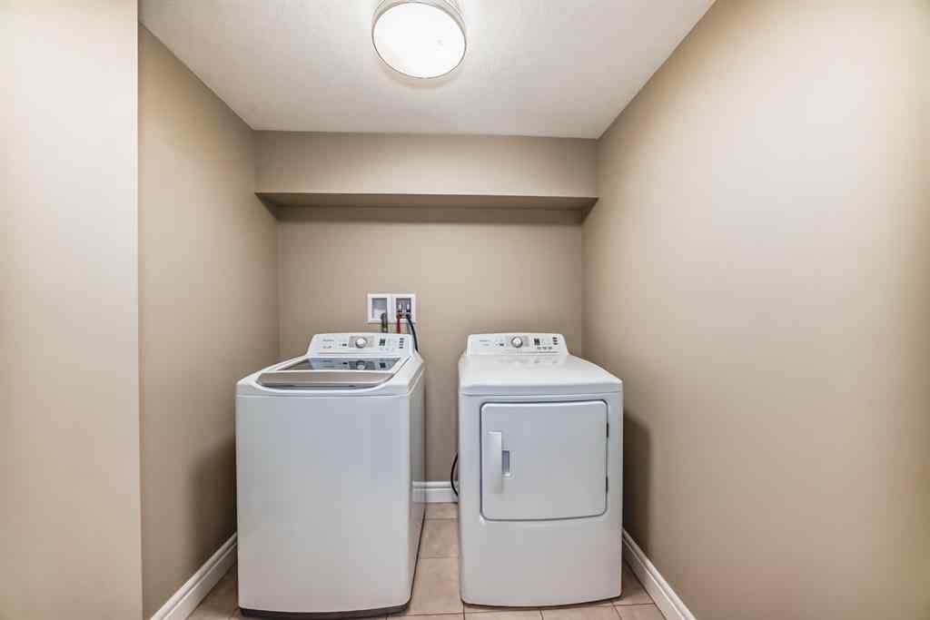 MLS® A2254234 - 118 Signature Close SW in Signal Hill Calgary, Residential
