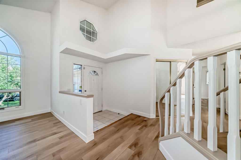 MLS® A2254234 - 118 Signature Close SW in Signal Hill Calgary, Residential