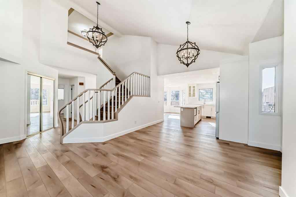 MLS® A2254234 - 118 Signature Close SW in Signal Hill Calgary, Residential