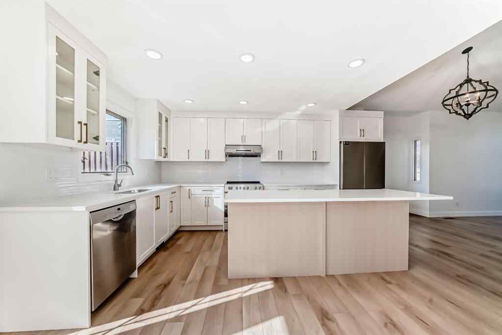 MLS® A2254234 - 118 Signature Close SW in Signal Hill Calgary, Residential