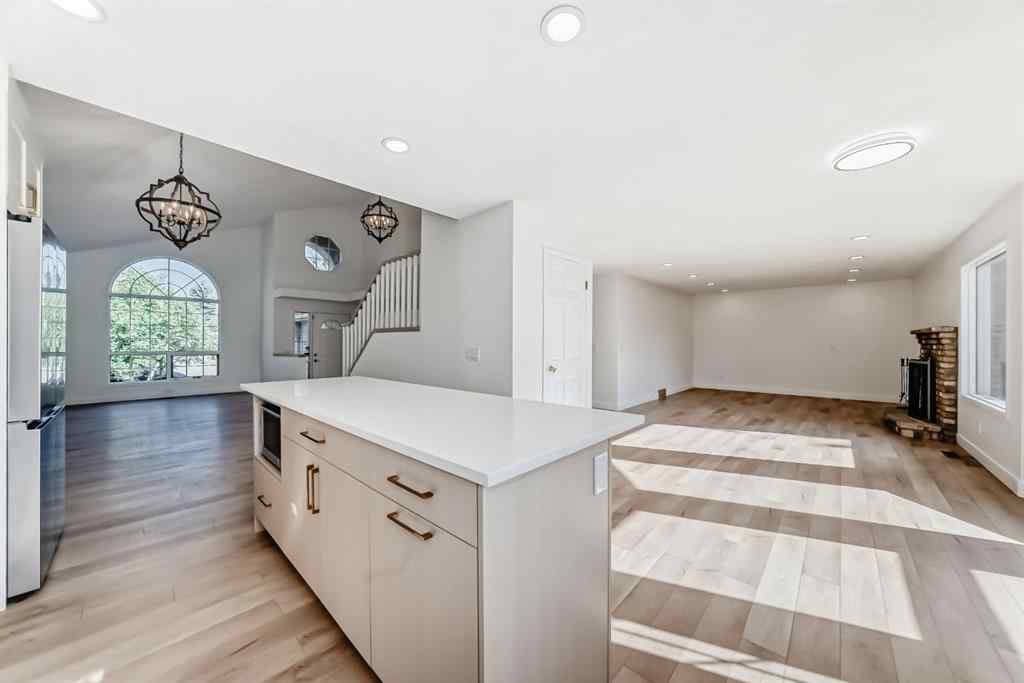 MLS® A2254234 - 118 Signature Close SW in Signal Hill Calgary, Residential