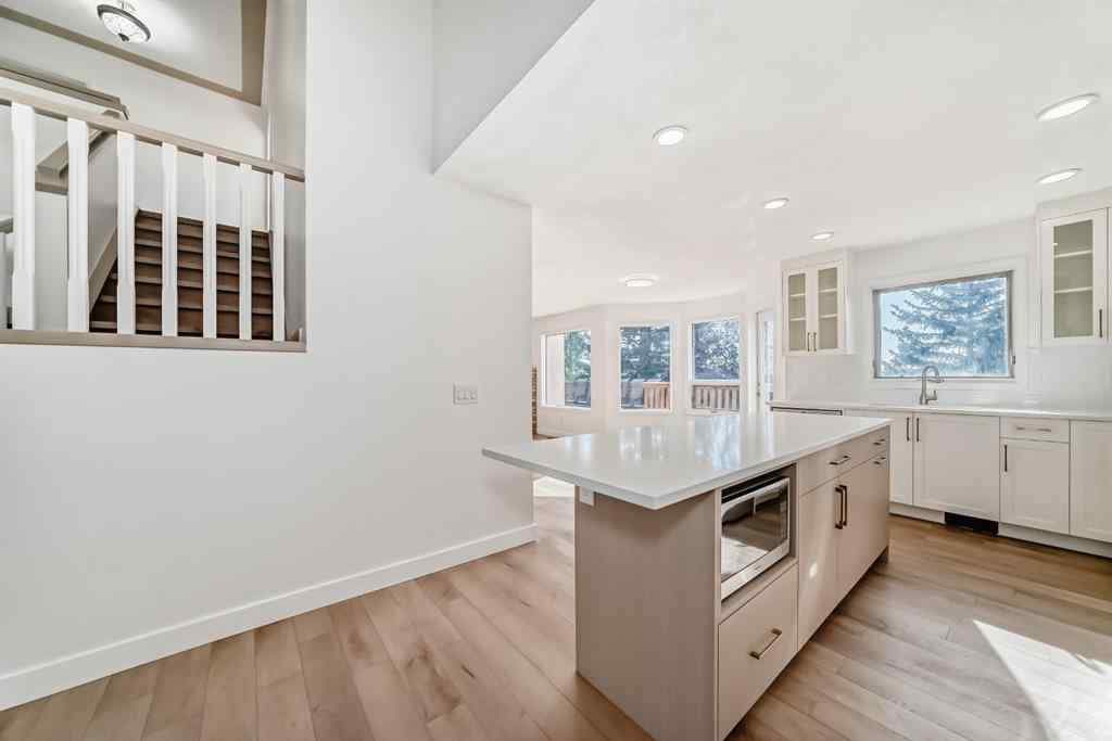 MLS® A2254234 - 118 Signature Close SW in Signal Hill Calgary, Residential