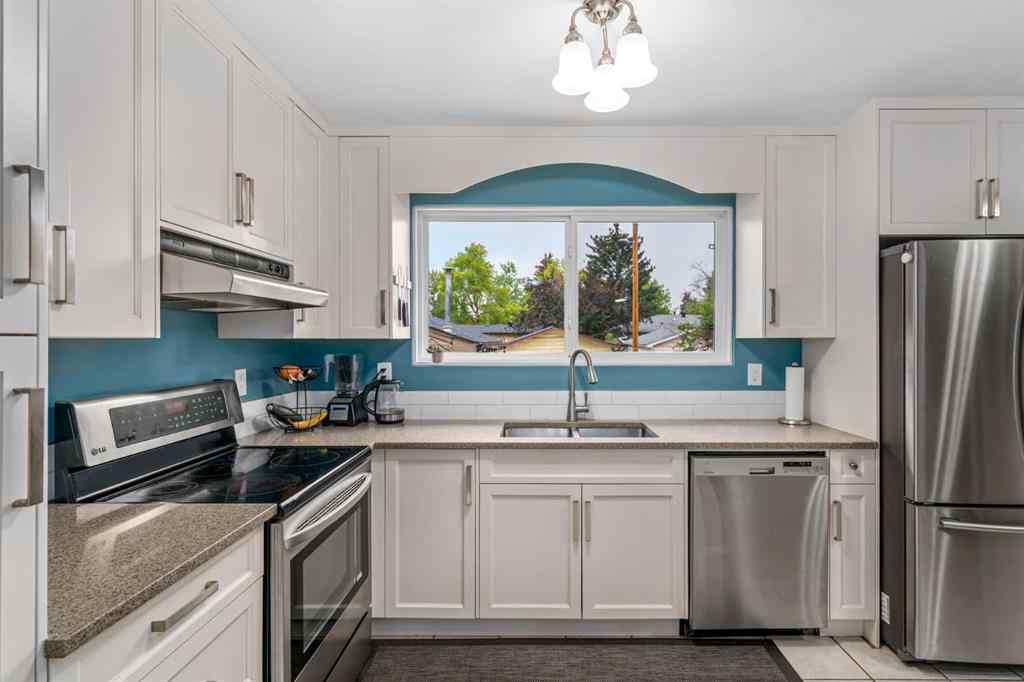 MLS® A2254235 - 92 Baker Crescent NW in Brentwood Calgary, Residential