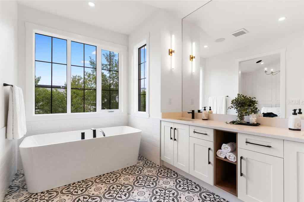 MLS® A2254238 - 2632 36 Street SW in Killarney/Glengarry Calgary, Residential