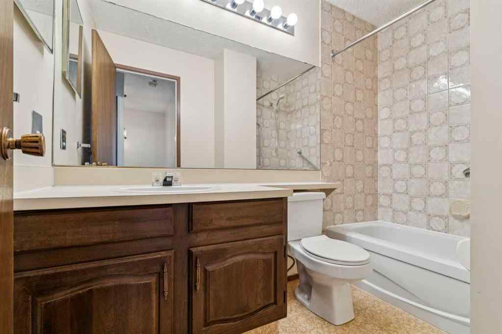 MLS® A2254247 - 25 Macewan Glen Close NW in MacEwan Glen Calgary, Residential