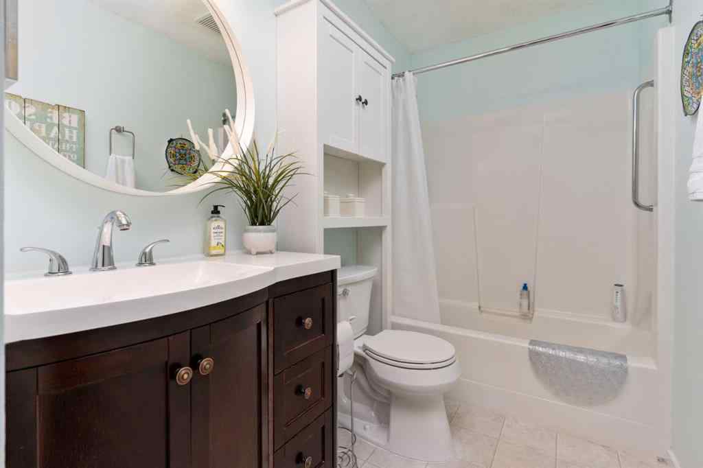 MLS® A2254271 - 3914 56A   in Parkview Camrose, Residential