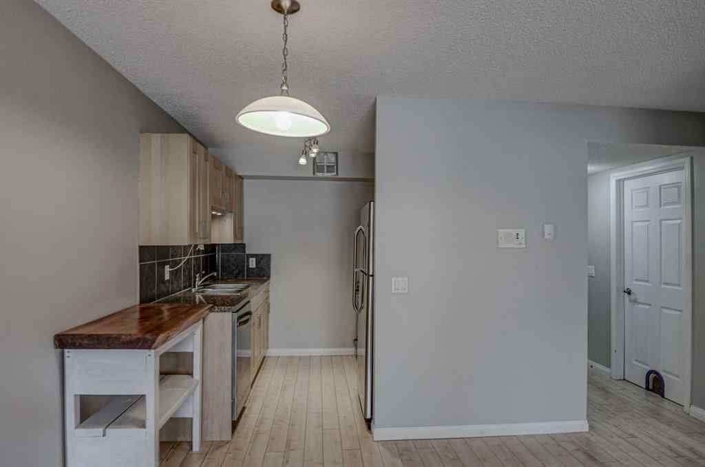MLS® A2254283 - Unit #204 4311 73 Street NW in Bowness Calgary, Residential