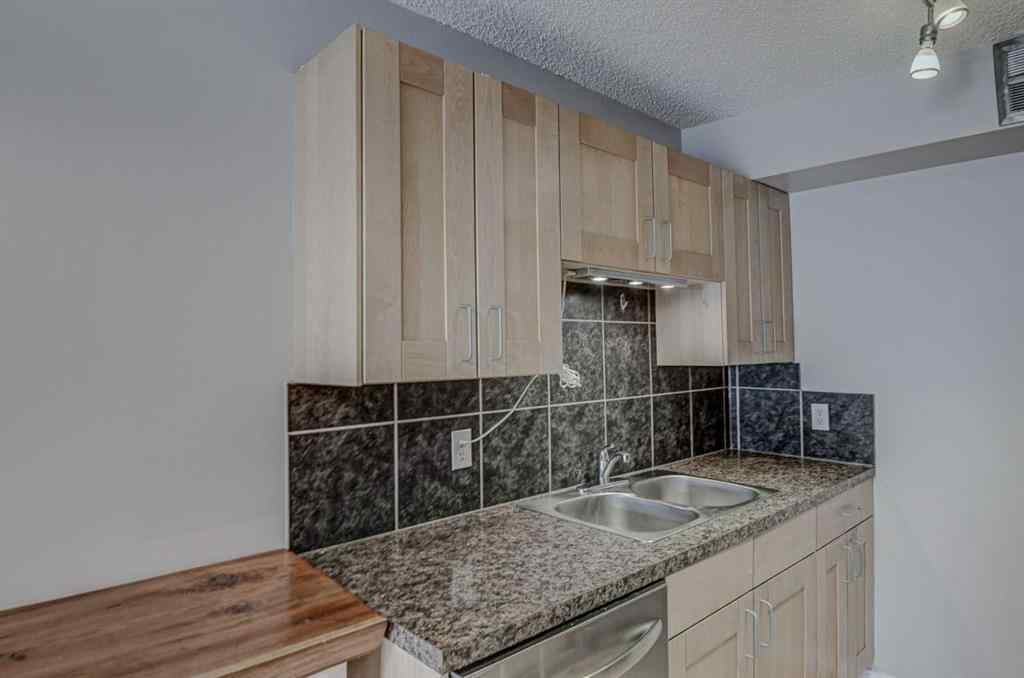 MLS® A2254283 - Unit #204 4311 73 Street NW in Bowness Calgary, Residential