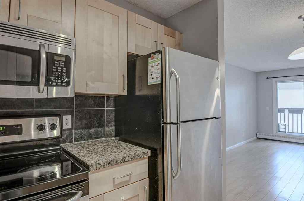 MLS® A2254283 - Unit #204 4311 73 Street NW in Bowness Calgary, Residential