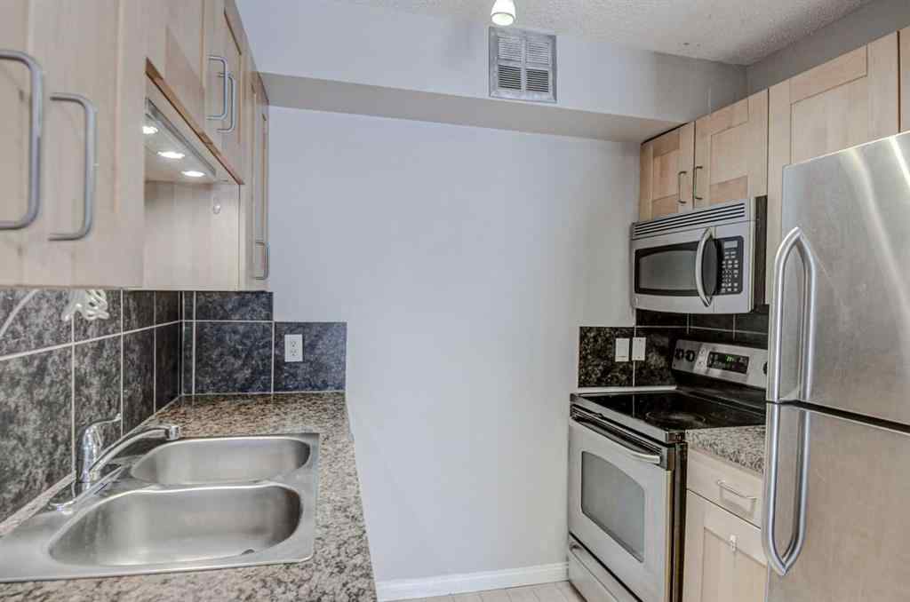 MLS® A2254283 - Unit #204 4311 73 Street NW in Bowness Calgary, Residential